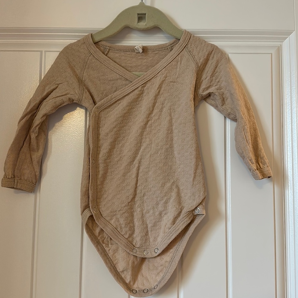 Quincy Mae Button Bodysuit Size 6-12